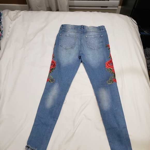 Embroidered floral Jeans - Picture 3 of 6